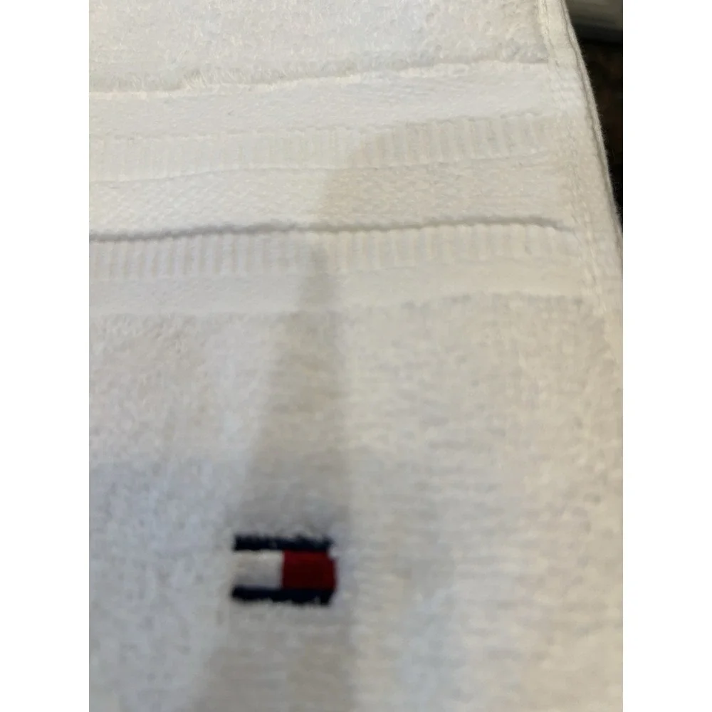 Tommy Hilfiger 100% Cotton White Bath Towel 30 X 56